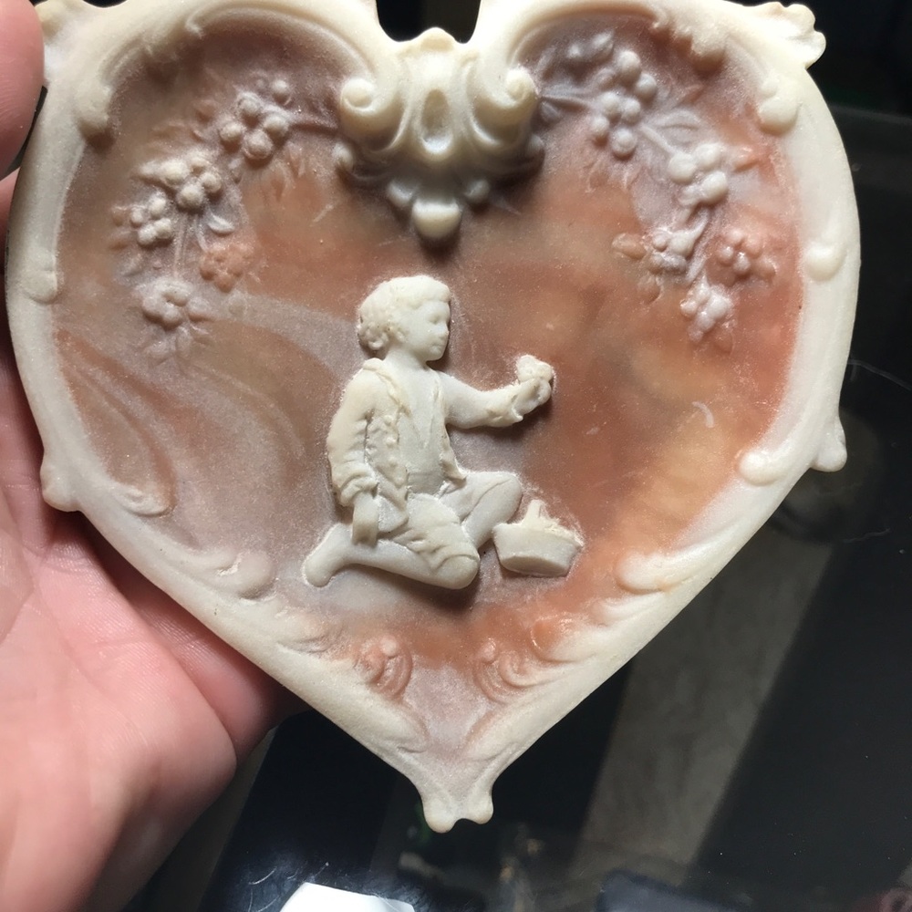 Genuine inoclay cameo heart wall hanging